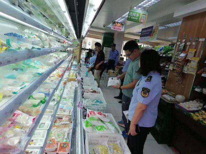嚴(yán)查銷售過期、質(zhì)檢不合格食品，守護(hù)舌尖上的安全